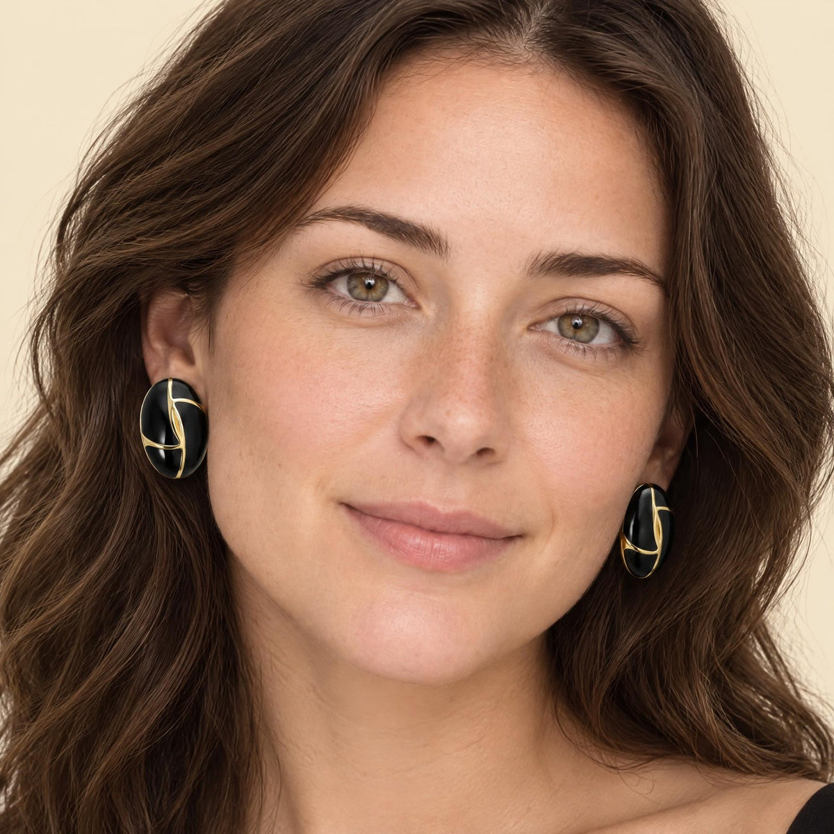 Kivi black enamel studs worn, portrait
